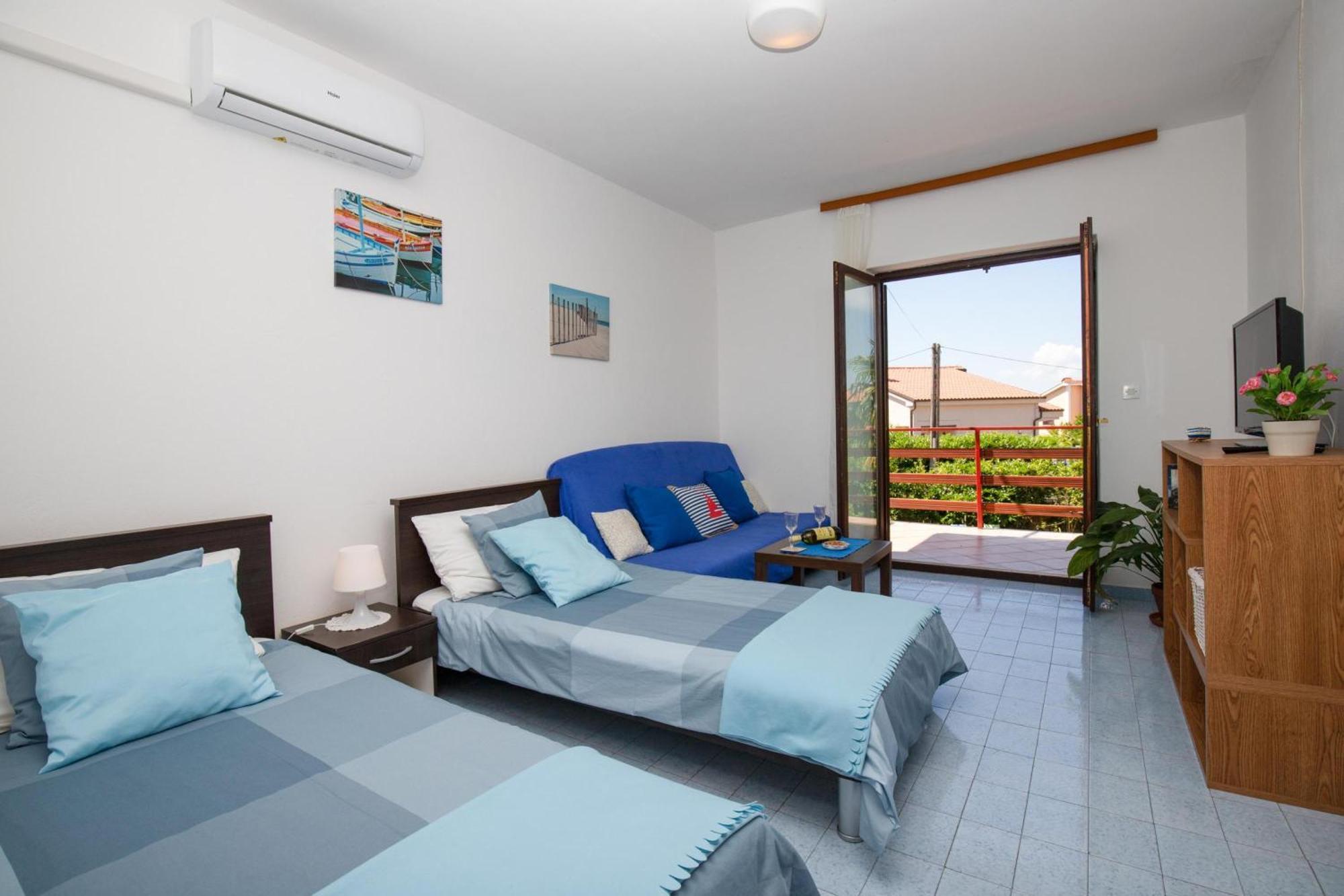 Apartments Brankica Island - Happy Rentals Вантачичи Экстерьер фото